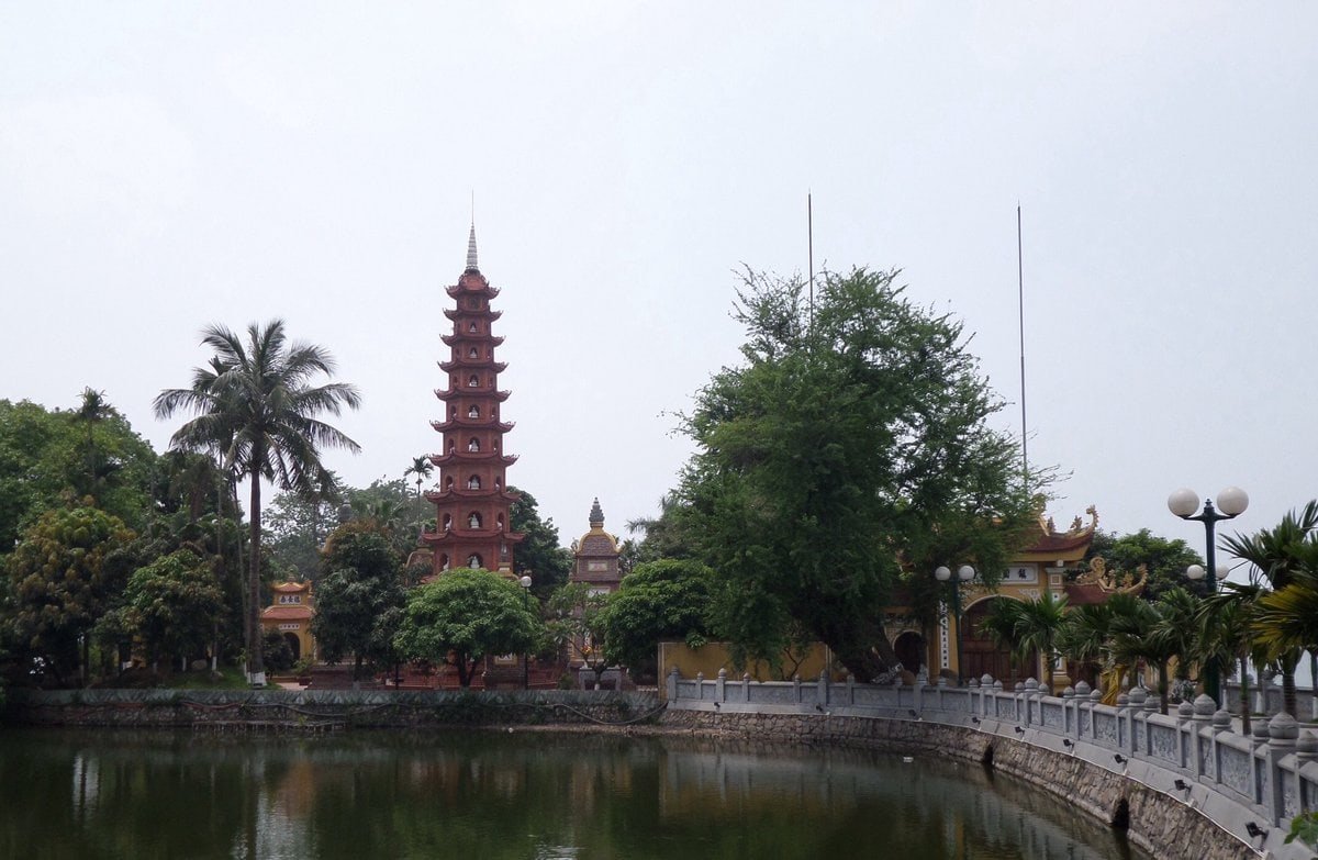 Tran Quoc Pagoda, on the lake