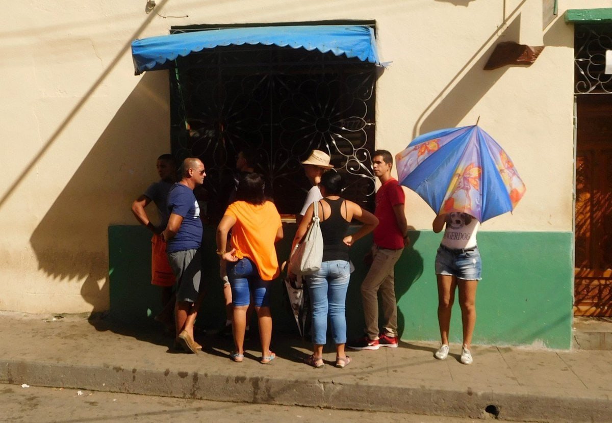 Malene lining up for Pizza at the whole in the wall