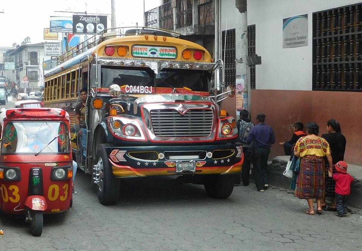 The buses fire up as the day ends 