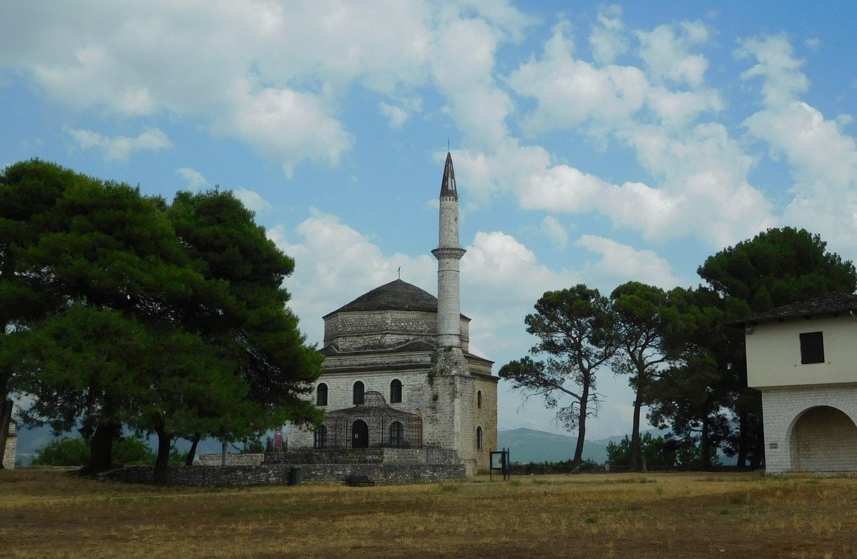 Ali Pasha's grave and the mosque at the top of the castle 